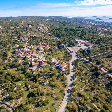 Family Friendly House With A Swimming Pool Dvornica, - 14300 * רוגוזניצה