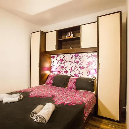 בית נופש Family Friendly House With A Swimming Pool Dvornica, - 14300 רוגוזניצה