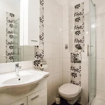 Family Friendly House With A Swimming Pool Dvornica, - 14300 בית נופש