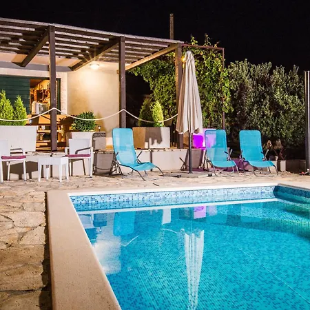 Family Friendly House With A Swimming Pool Dvornica, - 14300 בית נופש