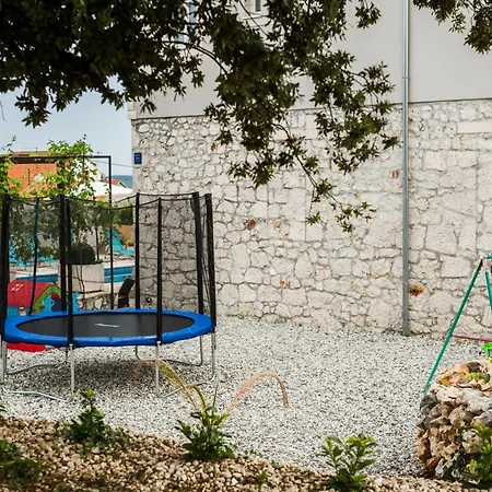 Family Friendly House With A Swimming Pool Dvornica, - 14300 רוגוזניצה